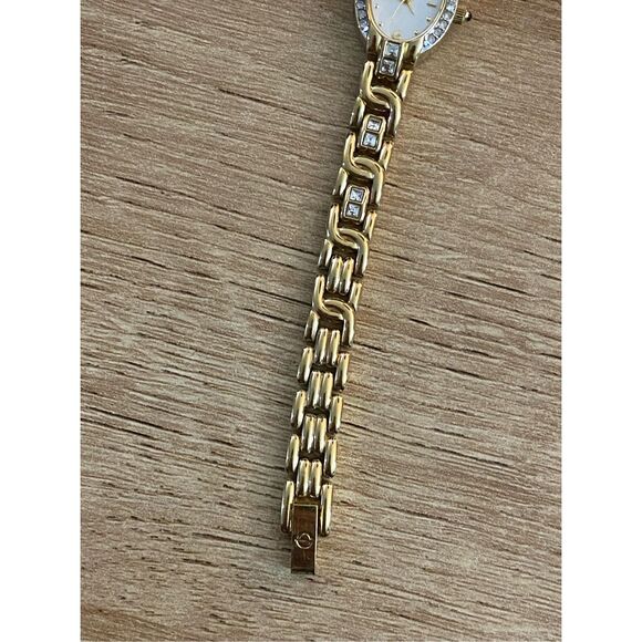 Elgin Vintage Small Gold Watch with Crystal Face - Picture 6 of 10